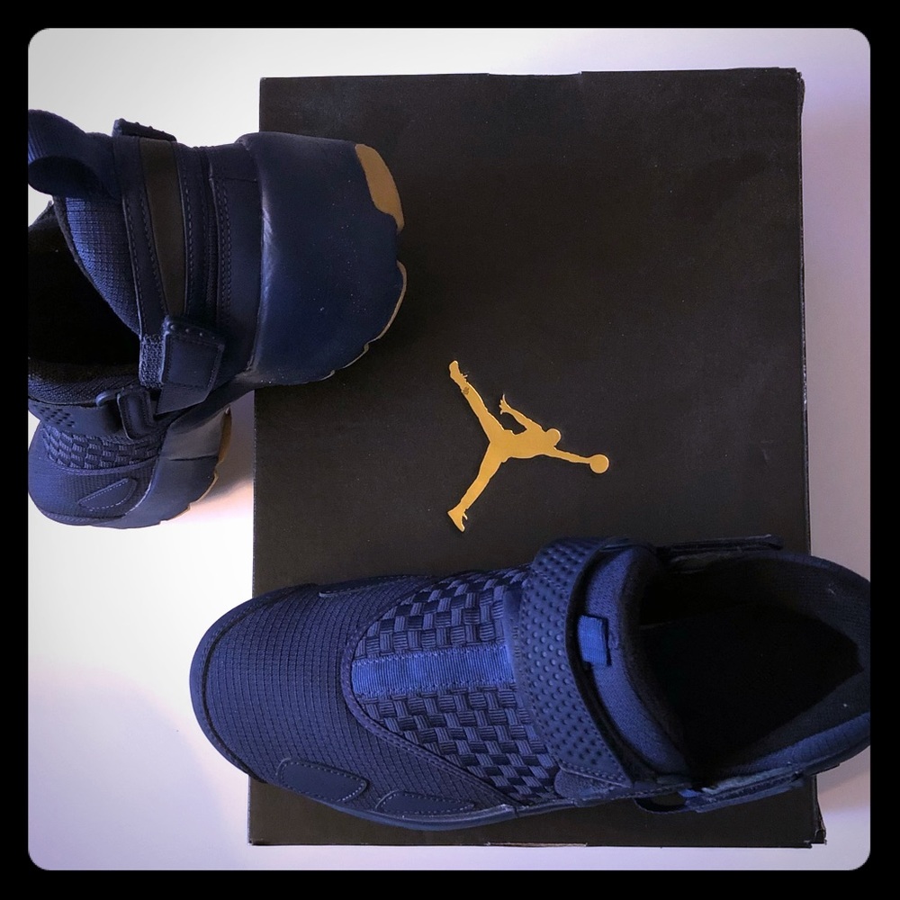 JORDAN TRUNNER LX